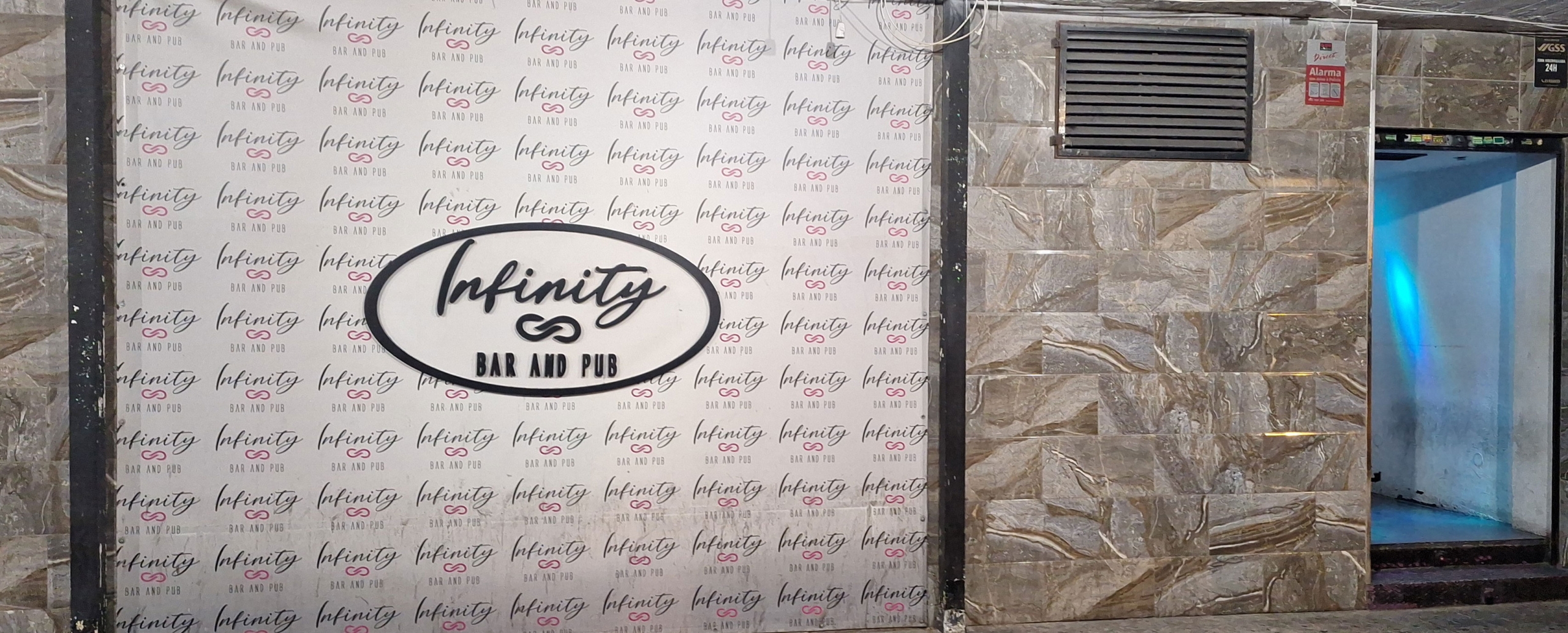 Infinity-bar-de-copas-en-Moratalaz-entrada